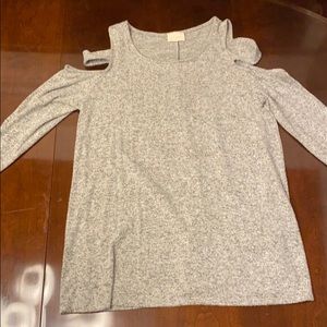Gray long sleeve shirt